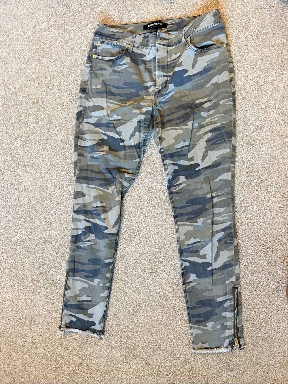 Express Women's Camo Skinny Jeans - Gray & Green Camouflage